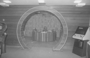 11_1973atarilobby Die Empfangshalle am Winchester Boulevard. Hier saß Cynthia Villanueva, Bushnells ehemalige Babysitterin